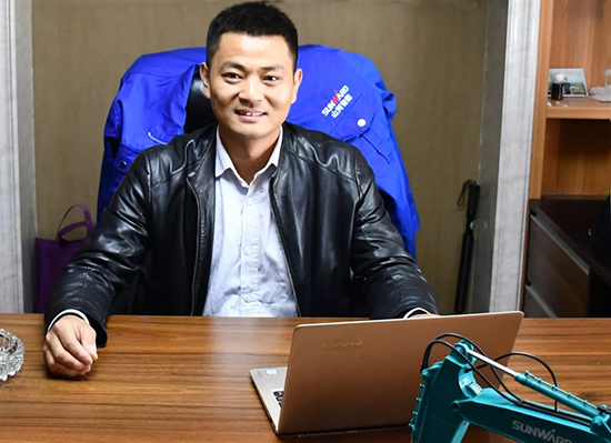 人生浮沉如夢(mèng)，攜手山河勇攀事業(yè)巔峰