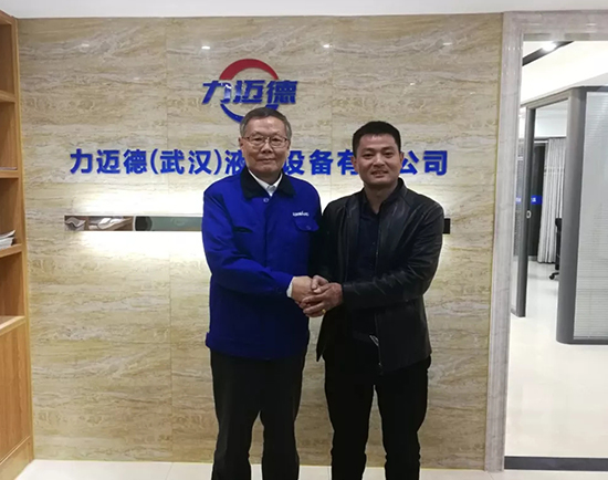 人生浮沉如夢(mèng)，攜手山河勇攀事業(yè)巔峰