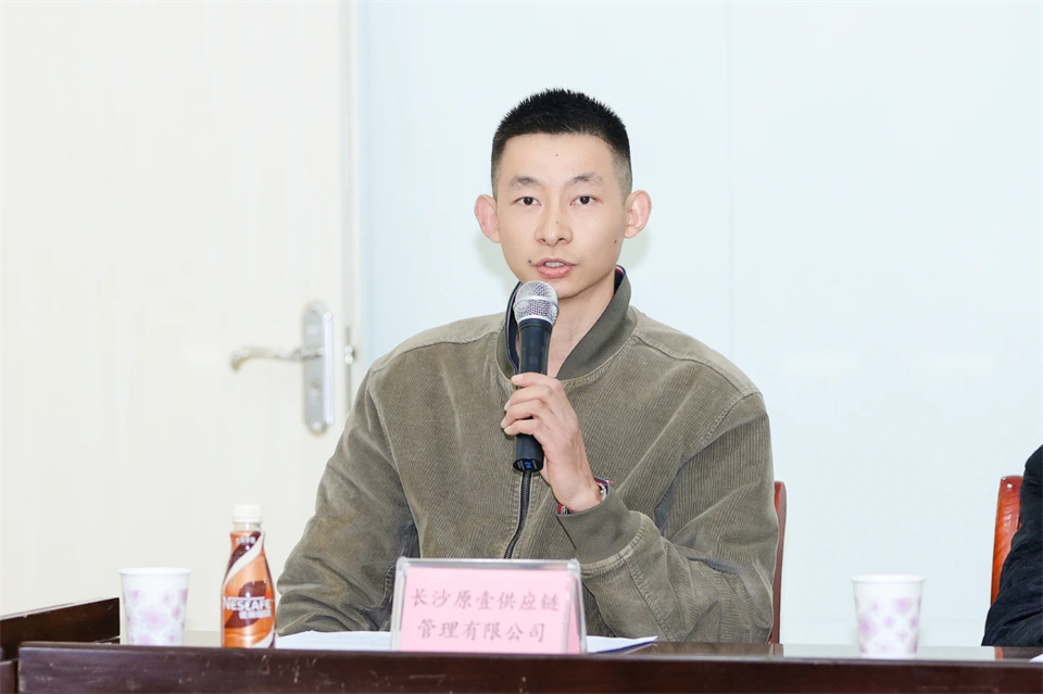 長(zhǎng)龍街道、山河智能召開首屆年貨盛惠暨送春聯(lián)文化惠民活動(dòng)工作會(huì)議