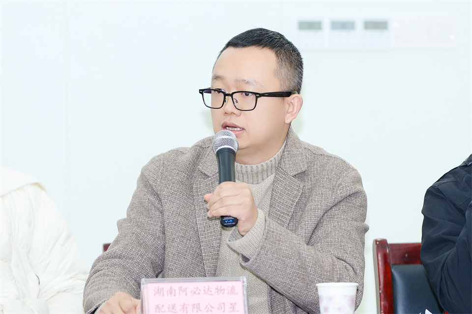 長(zhǎng)龍街道、山河智能召開首屆年貨盛惠暨送春聯(lián)文化惠民活動(dòng)工作會(huì)議