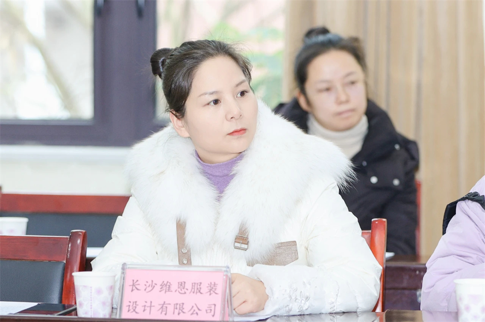 長(zhǎng)龍街道、山河智能召開首屆年貨盛惠暨送春聯(lián)文化惠民活動(dòng)工作會(huì)議